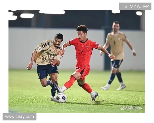 中国足球队备战世界杯预选赛全面开启 战术调整引发球迷热议