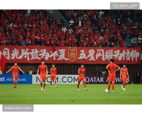 国足逆转取胜展现坚韧斗志年轻球员闪耀全场点燃球迷激情