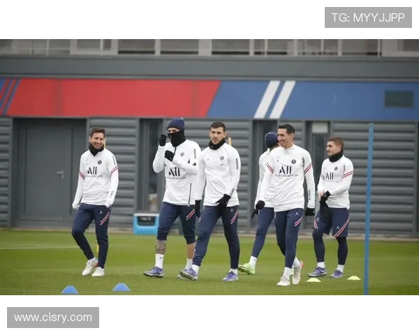 法甲联赛最新动态：巴黎圣日耳曼迎战里昂全力争胜，争冠形势愈发紧张